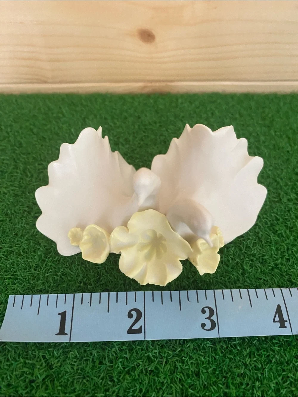 Vintage CP Chessell Pottery Isle of Wight 2 White Doves Pale Yellow Flowers